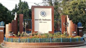 রাবির মূল ফটকের সামনে নেই জেব্রা ক্রসিং, বিড়ম্বনায় শিক্ষার্থীরা